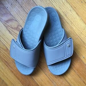 Vionic Vista Gray/Taupe Slide Sandals with strap adjustability Size 8